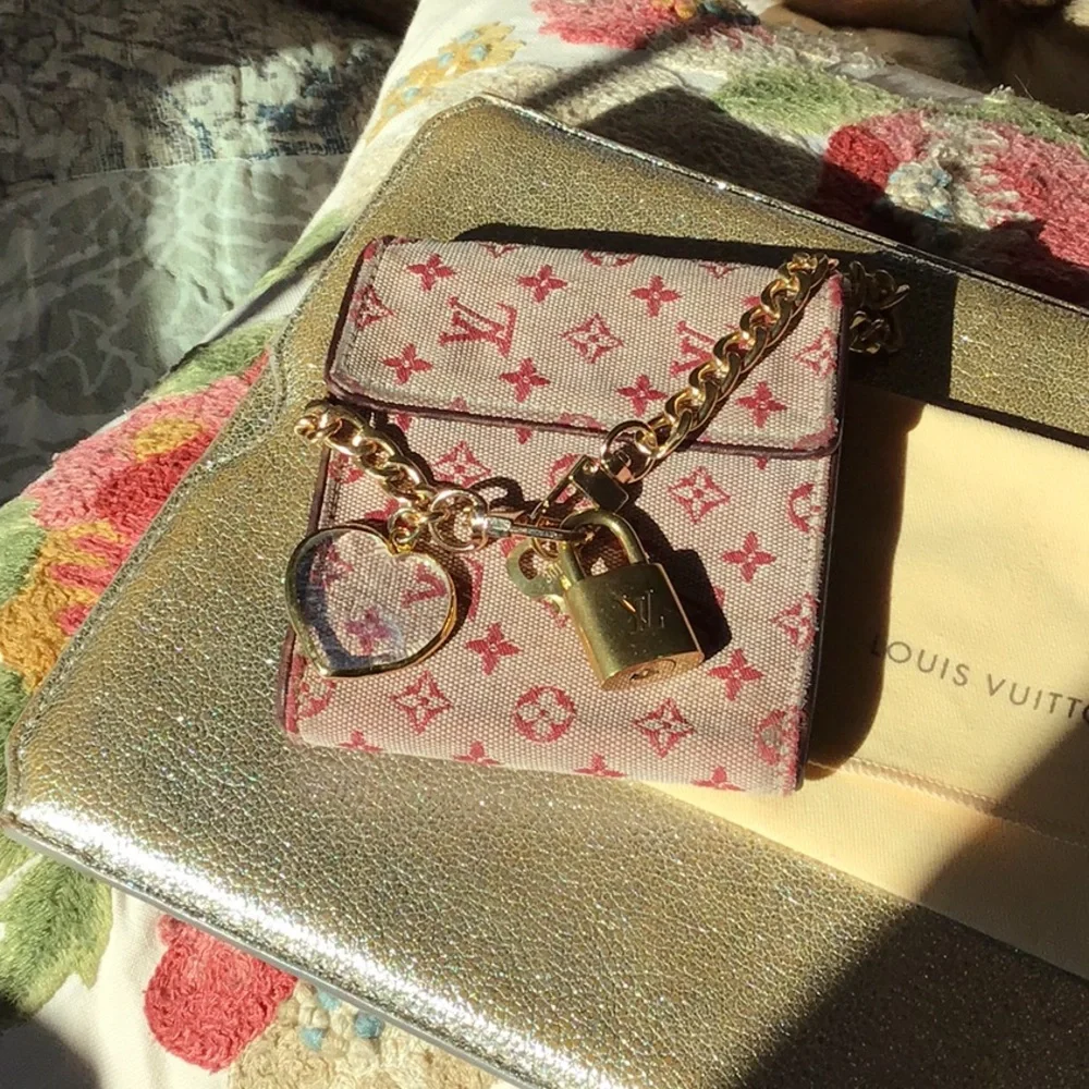 Small chain with Marino glass heart charm& lv lock and key - Picture 4 of 7